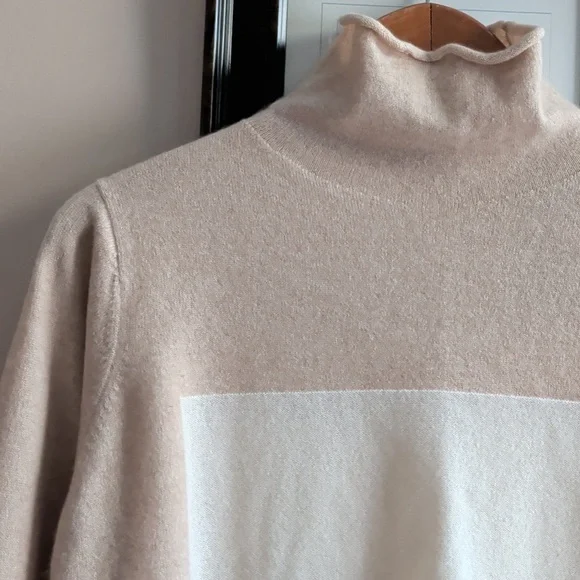 Gobi 100% Mongolian Cashmere Cream and White Colourblock Turtleneck Sweater - Picture 5 of 15